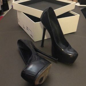saint Laurent  tribtoo pump in patent NAVY